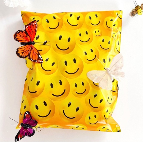 50 10x13 Happy Face Poly Mailers - Picture 1 of 1